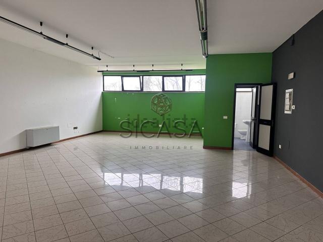 Locale Commerciale in affitto a San Giustino, Umbria
