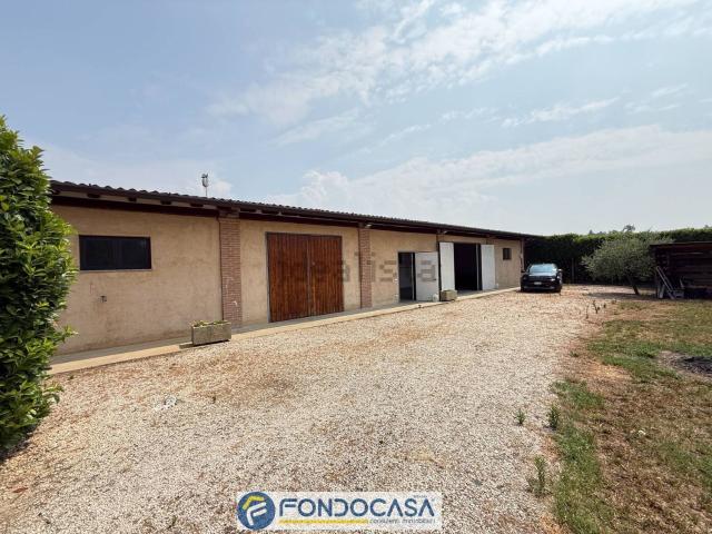 Locale Commerciale in affitto a Monterotondo, Passirano