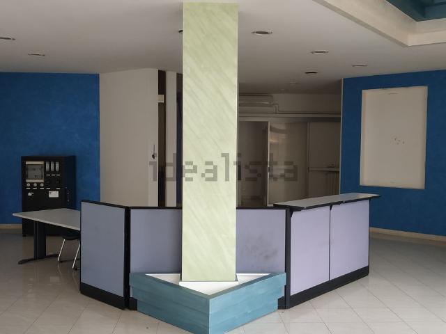 Locale Commerciale in affitto a Piemonte, Alessandria