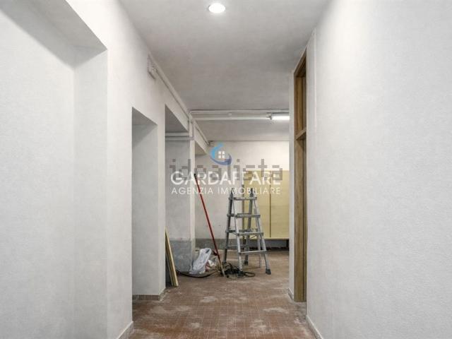 Locale Commerciale in affitto a Monte Tapino, Moniga Del Garda