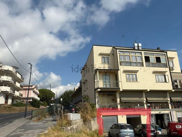 Locale Commerciale in affitto a Calabria, Cosenza