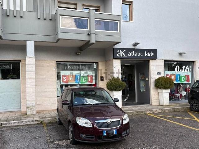 Locale Commerciale in affitto a Puglia, Taranto
