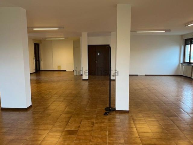 Locale Commerciale in affitto a Pandino, Lombardia