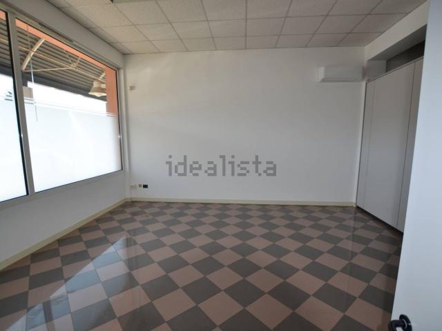 Locale Commerciale in affitto a Limena, Veneto