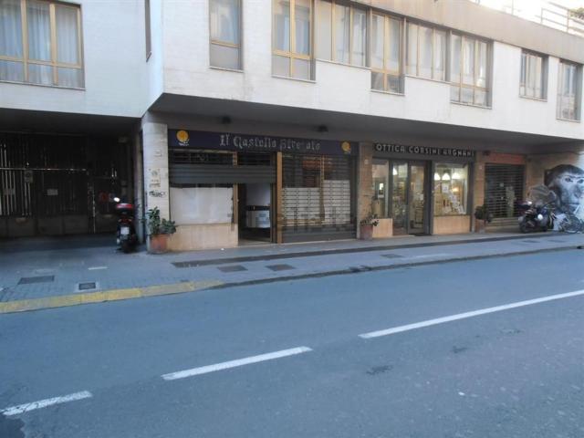 Locale Commerciale in affitto a Livorno