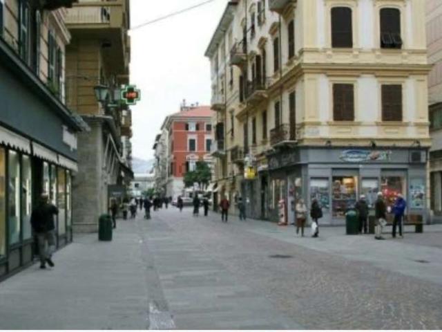 Locale Commerciale in affitto a Fabiano Alto, La Spezia