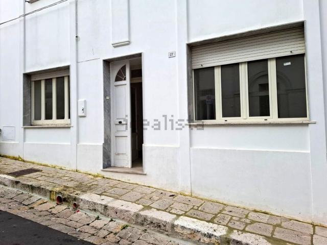 Locale Commerciale in affitto a Puglia, Lecce