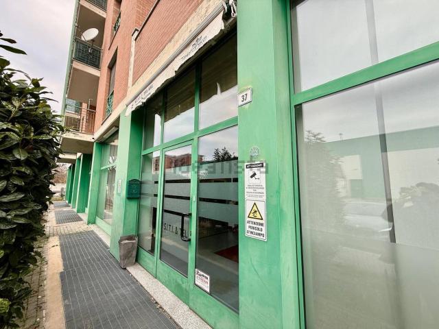 Locale Commerciale in affitto a Piemonte, Alessandria