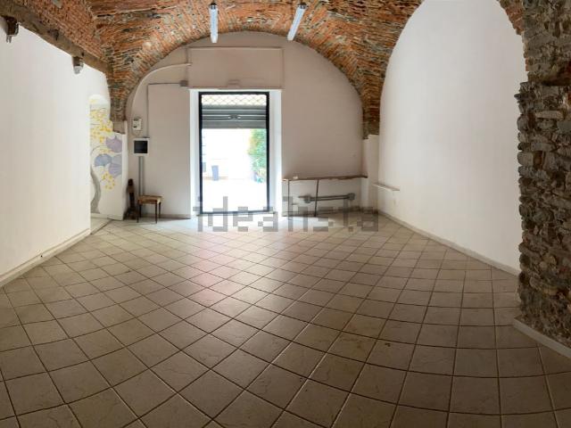 Locale Commerciale in affitto a Sarzana, Liguria