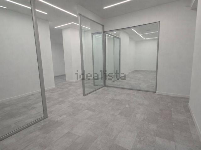 Locale Commerciale in affitto a Biumo Superiore, Varese