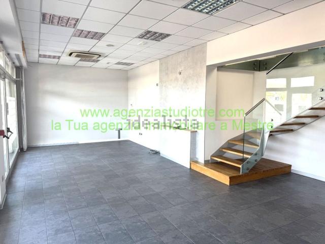 Locale Commerciale in affitto a Martellago, Veneto