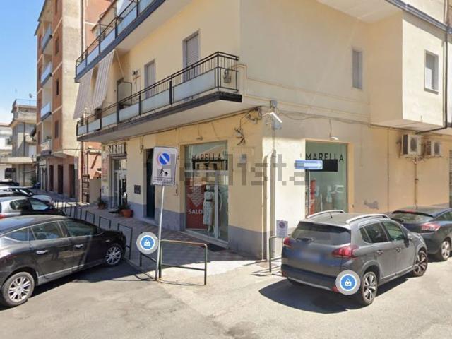 Locale Commerciale in affitto a Calabria, Vibo Valentia