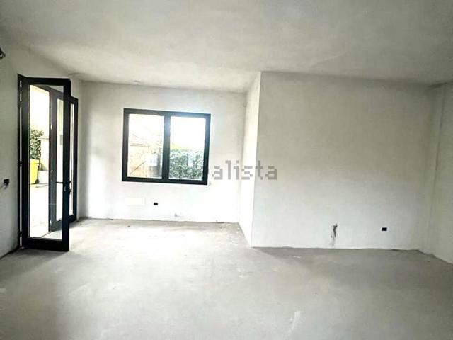 Locale Commerciale in affitto a La Villa, Campi Bisenzio