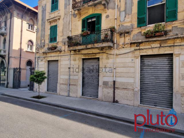 Locale Commerciale in affitto a IV Circoscrizione, Messina