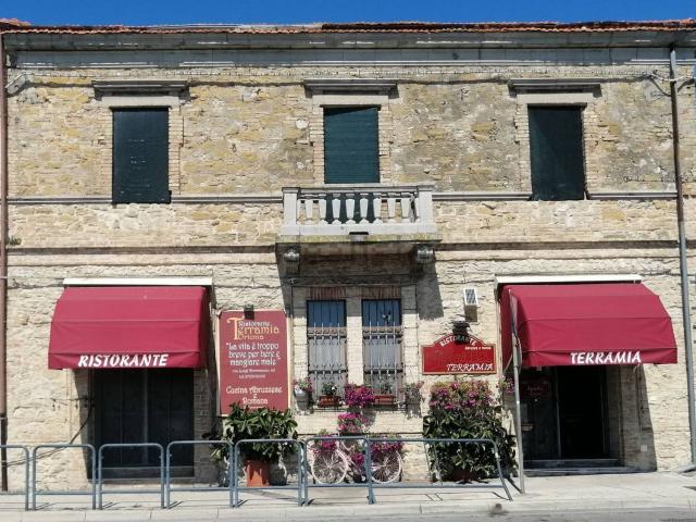 Locale Commerciale in affitto a Fonte Grande, Ortona