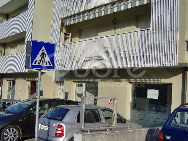 Locale Commerciale in affitto a Tricesimo, Friuli-Venezia Giulia