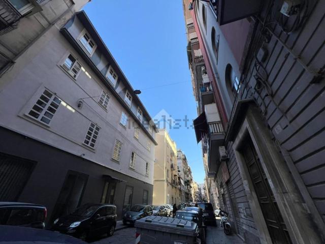 Locale Commerciale in affitto a Municipalità 2, Campania