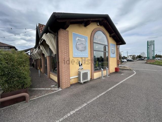 Locale Commerciale in affitto a Mestrino, Veneto