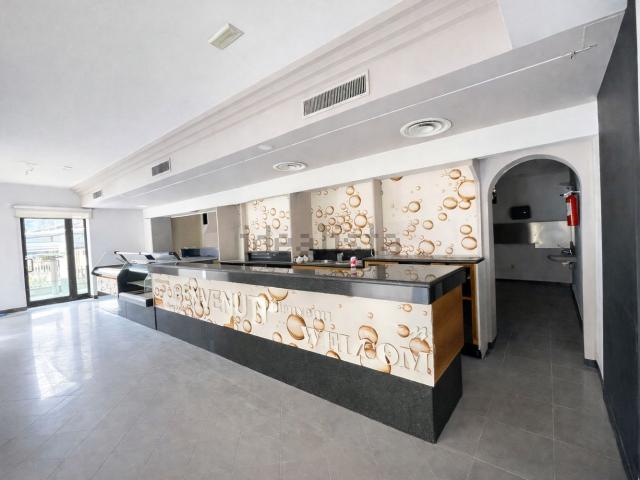 Locale Commerciale in affitto a Marche, Ancona