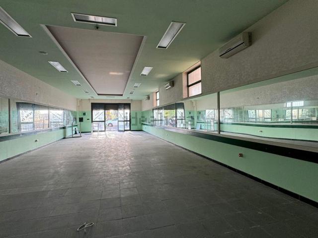 Locale Commerciale in affitto a Calabria, Vibo Valentia