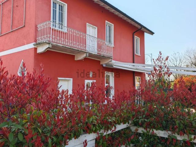 Locale Commerciale in affitto a Samarate, Lombardia