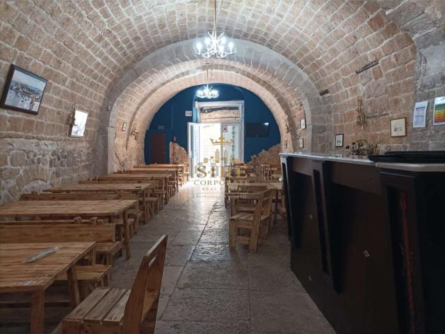 Locale Commerciale in affitto a Puglia, Barletta-andria-trani