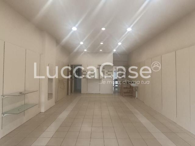 Locale Commerciale in affitto a Camigliano Santa Gemma, Capannori