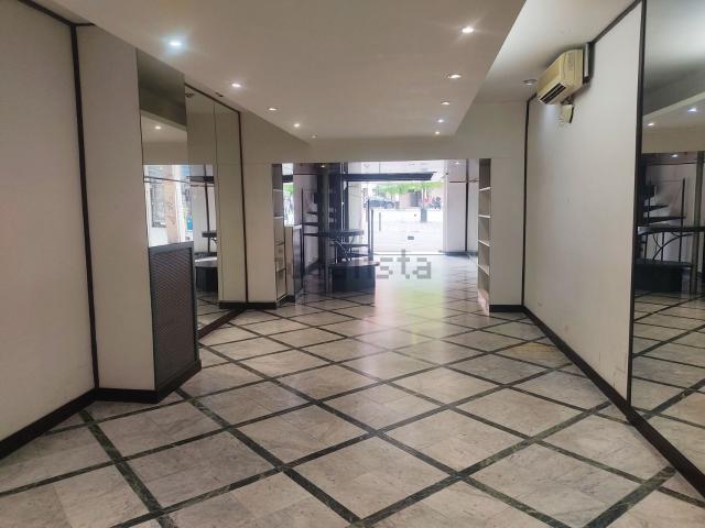 Locale Commerciale in affitto a Sarzana, Liguria