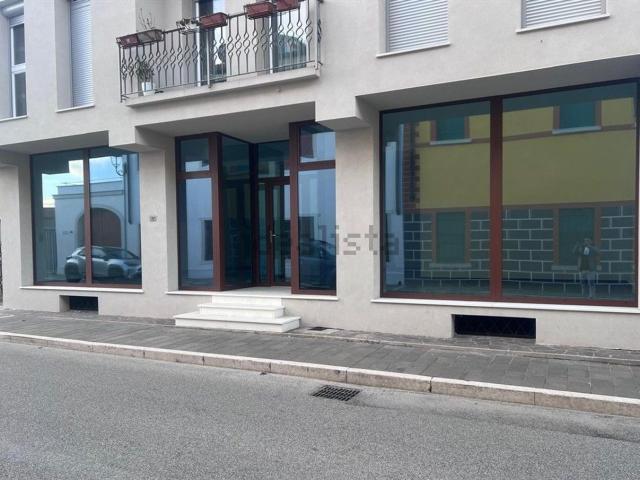 Locale Commerciale in affitto a Rossano Veneto, Veneto