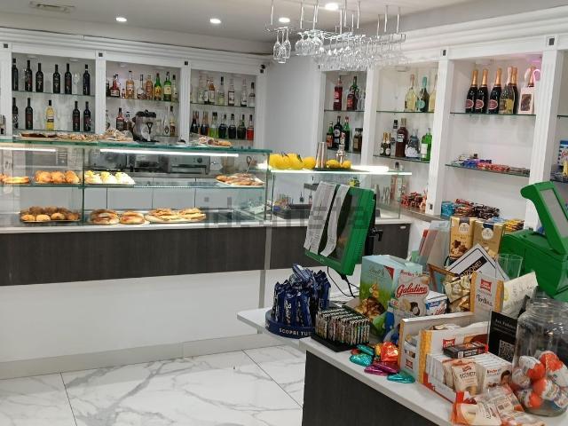Locale Commerciale in affitto a Rione 219, Melito Di Napoli