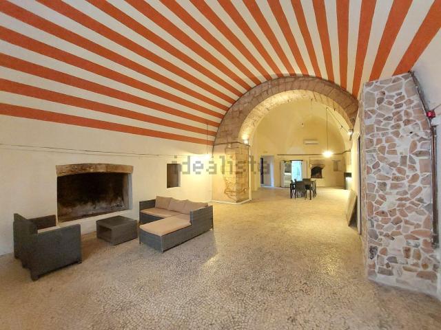 Locale Commerciale in affitto a Puglia, Lecce