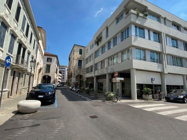 Locale Commerciale in affitto a Padova, Veneto
