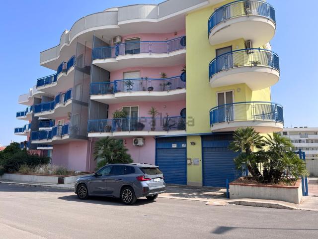 Locale Commerciale in affitto a Puglia, Bari