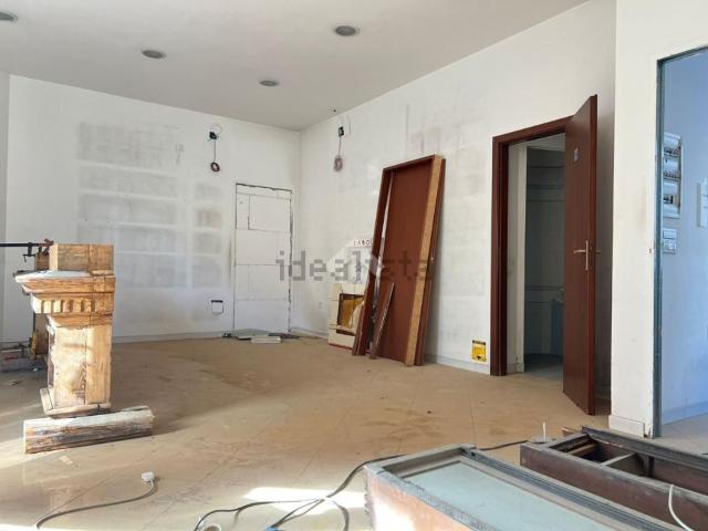 Locale Commerciale in affitto a Carini, Sicilia