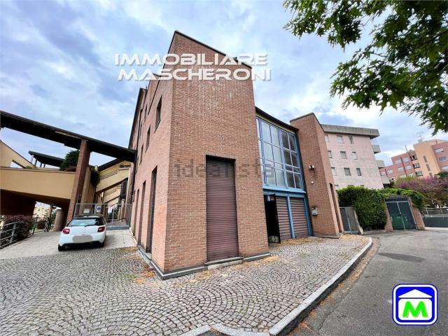 Locale Commerciale in affitto a Zona Omogenea Milano Nord, Paderno Dugnano