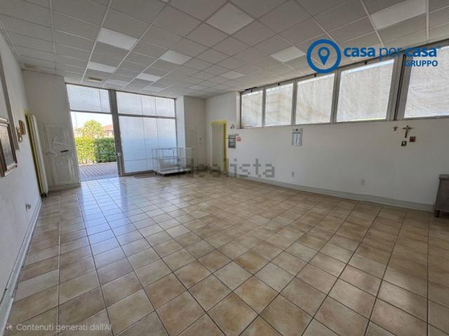 Locale Commerciale in affitto a Villanova Del Ghebbo, Veneto