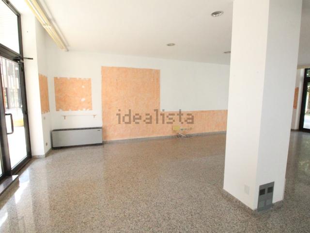 Locale Commerciale in affitto a Volta-Prealpi, Saronno
