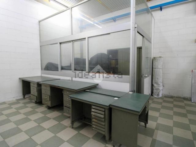 Locale Commerciale in affitto a Pantigliate, Lombardia