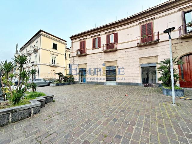 Locale Commerciale in affitto a Rione Costantinopoli, Aversa