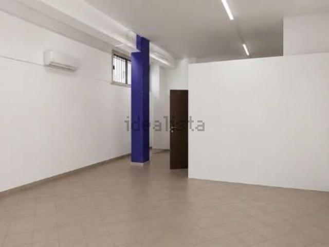 Locale Commerciale in affitto a Marche, Macerata