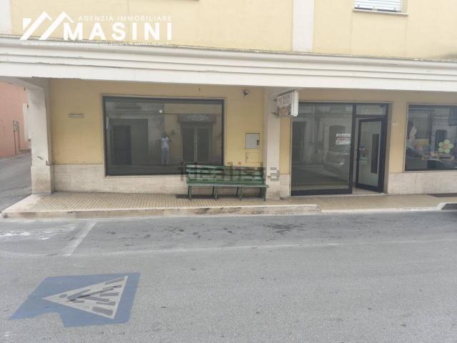 Locale Commerciale in affitto a Fossacesia, Abruzzo