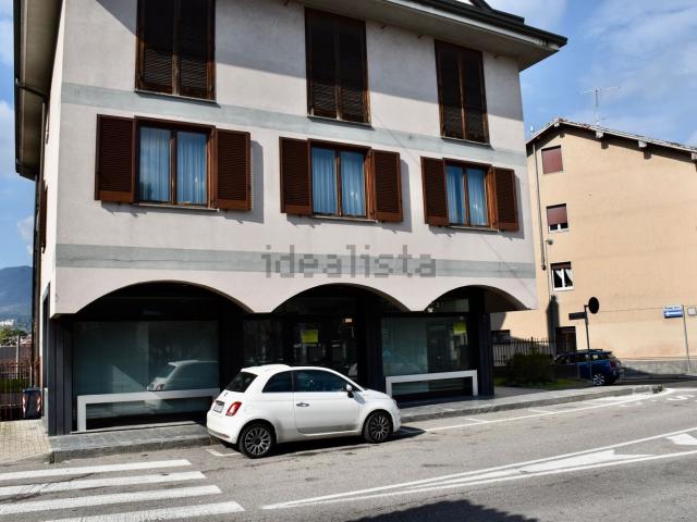 Locale Commerciale in affitto a Calcinate degli Orrigoni, Varese