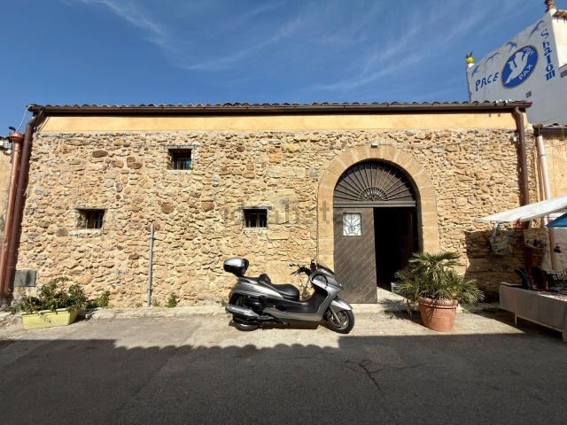 Locale Commerciale in affitto a Borgo Parrini, Partinico