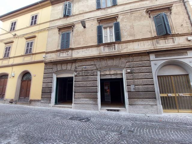 Locale Commerciale in affitto a Piano, Marche