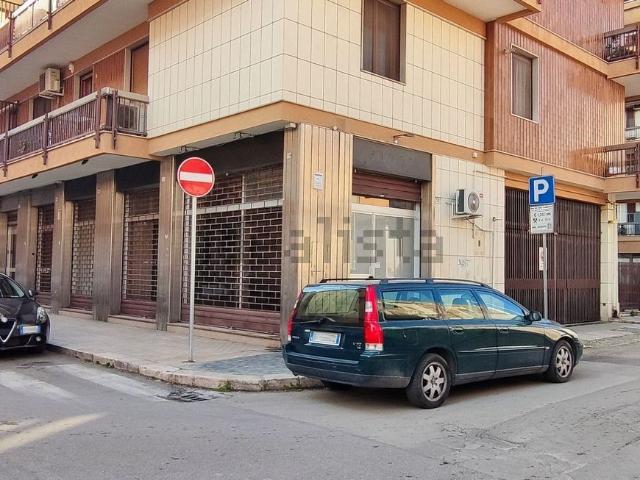 Locale Commerciale in affitto a Puglia, Foggia