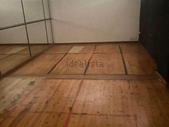 Locale Commerciale in affitto a Parete, Campania