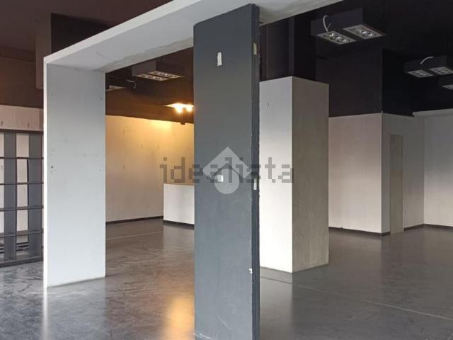 Locale Commerciale in affitto a Unione di comuni Valmarecchia, Santarcangelo Di