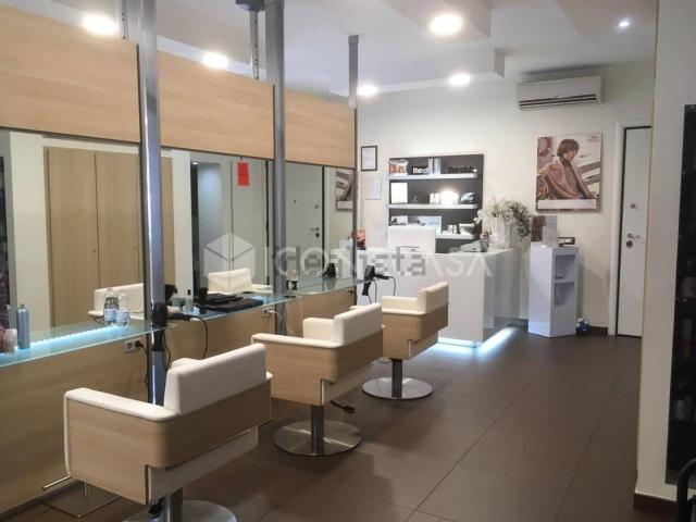 Locale Commerciale in affitto a Municipio 2, Puglia