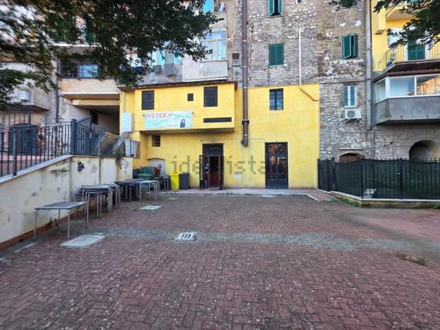 Locale Commerciale in affitto a S. Chirico, Castel Madama
