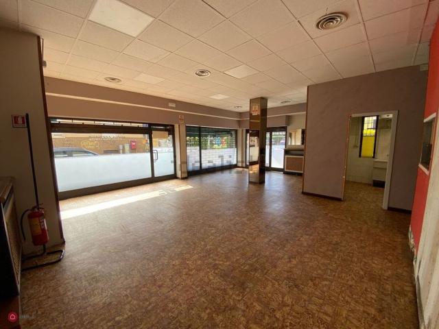 Locale Commerciale in affitto a Biumo Superiore, Varese